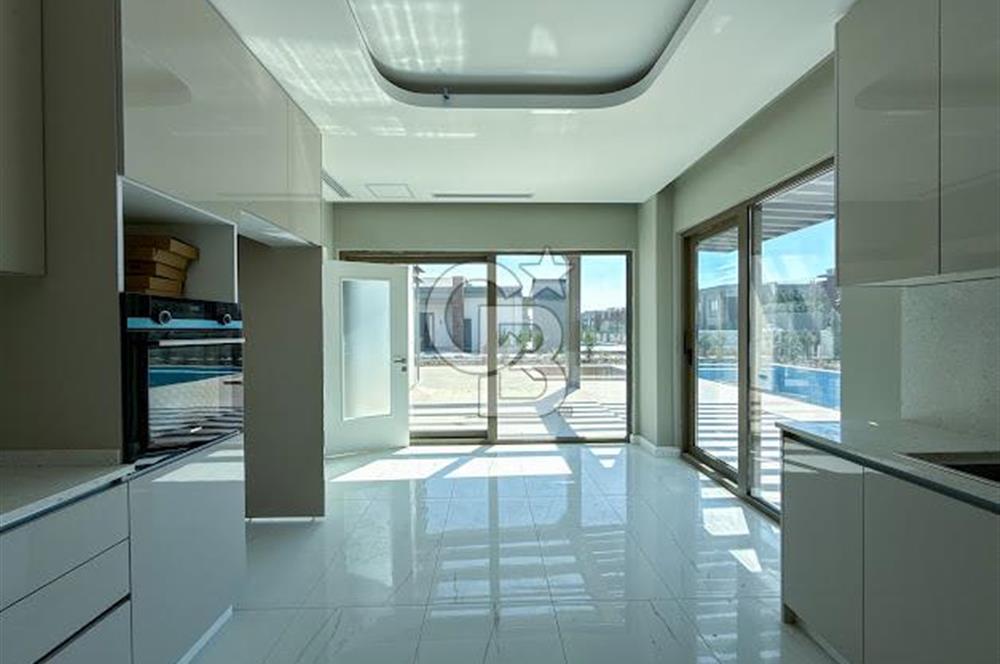 BÜYÜKÇEKMECE KARAAĞAÇ SATILIK VİLLA