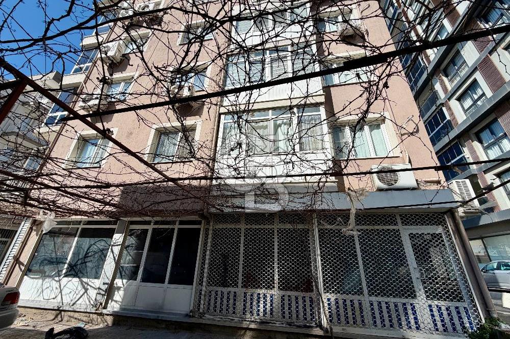 BORNOVA YEŞİLOVA'DA İŞLEK KONUMDA SATILIK DÜKKAN