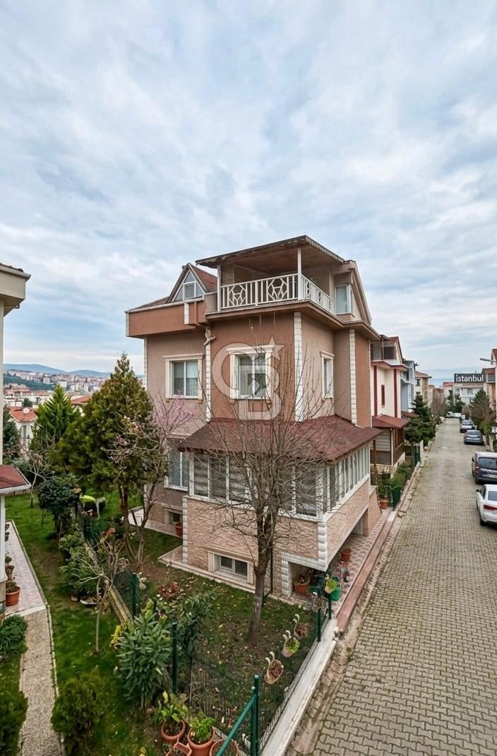 AYRICALIKLI YAŞAMIN YENİ ADRESİ: 6+1 BAHÇELİ, TERASLI & VERANDALI MÜSTAKİL VİLLA
