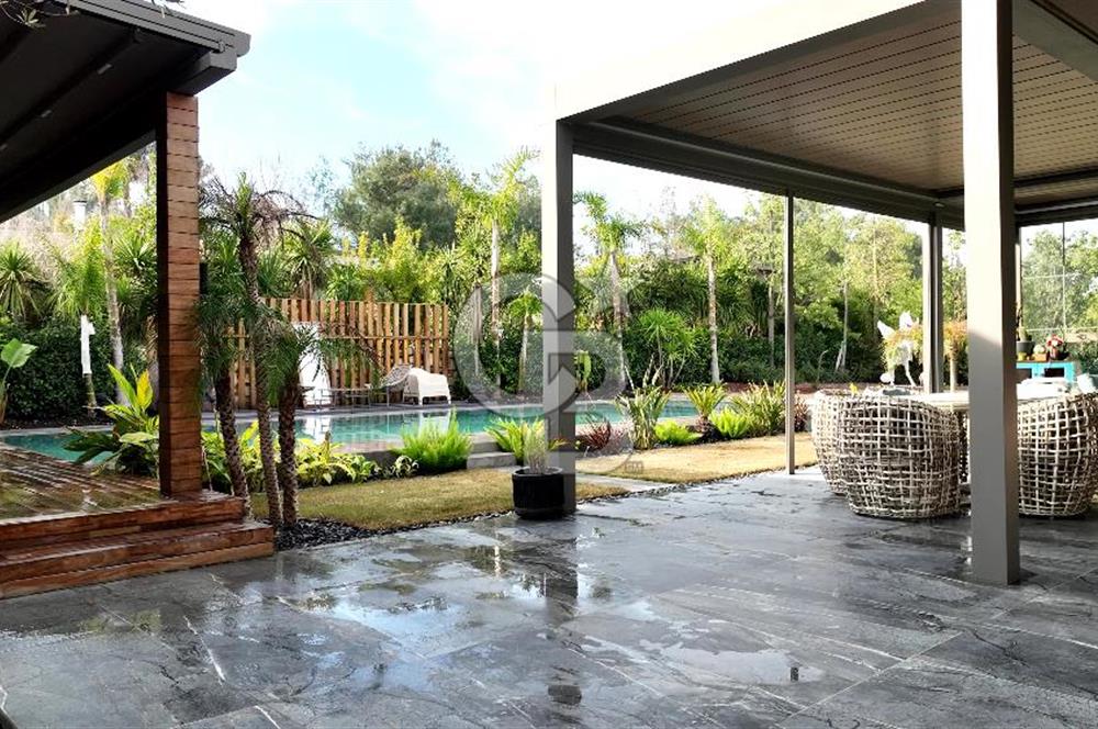Kekliktepe Vitae Sitesi Yatay Mimari 6+1 Isıtmalı Havuzlu Villa