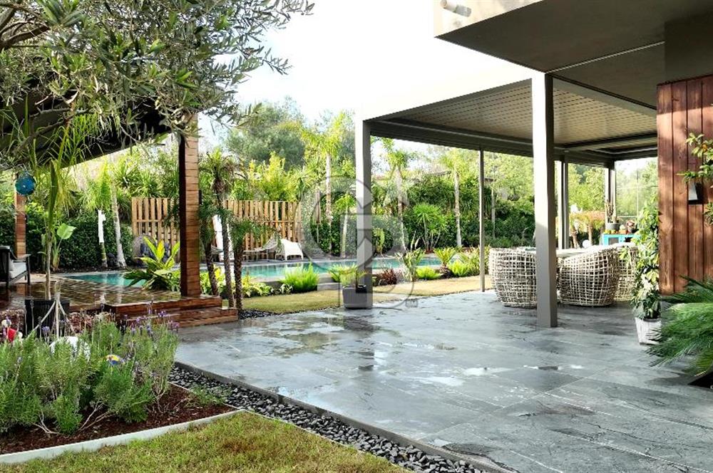 Kekliktepe Vitae Sitesi Yatay Mimari 6+1 Isıtmalı Havuzlu Villa