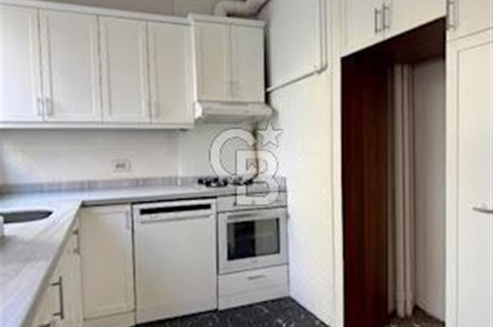 CİHANGİR MERKEZDE DENİZ MANZARALI BALKONLU KİRALIK GENİŞ DAİRE