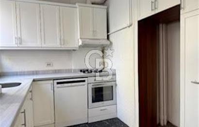 CİHANGİR MERKEZDE DENİZ MANZARALI BALKONLU KİRALIK GENİŞ DAİRE