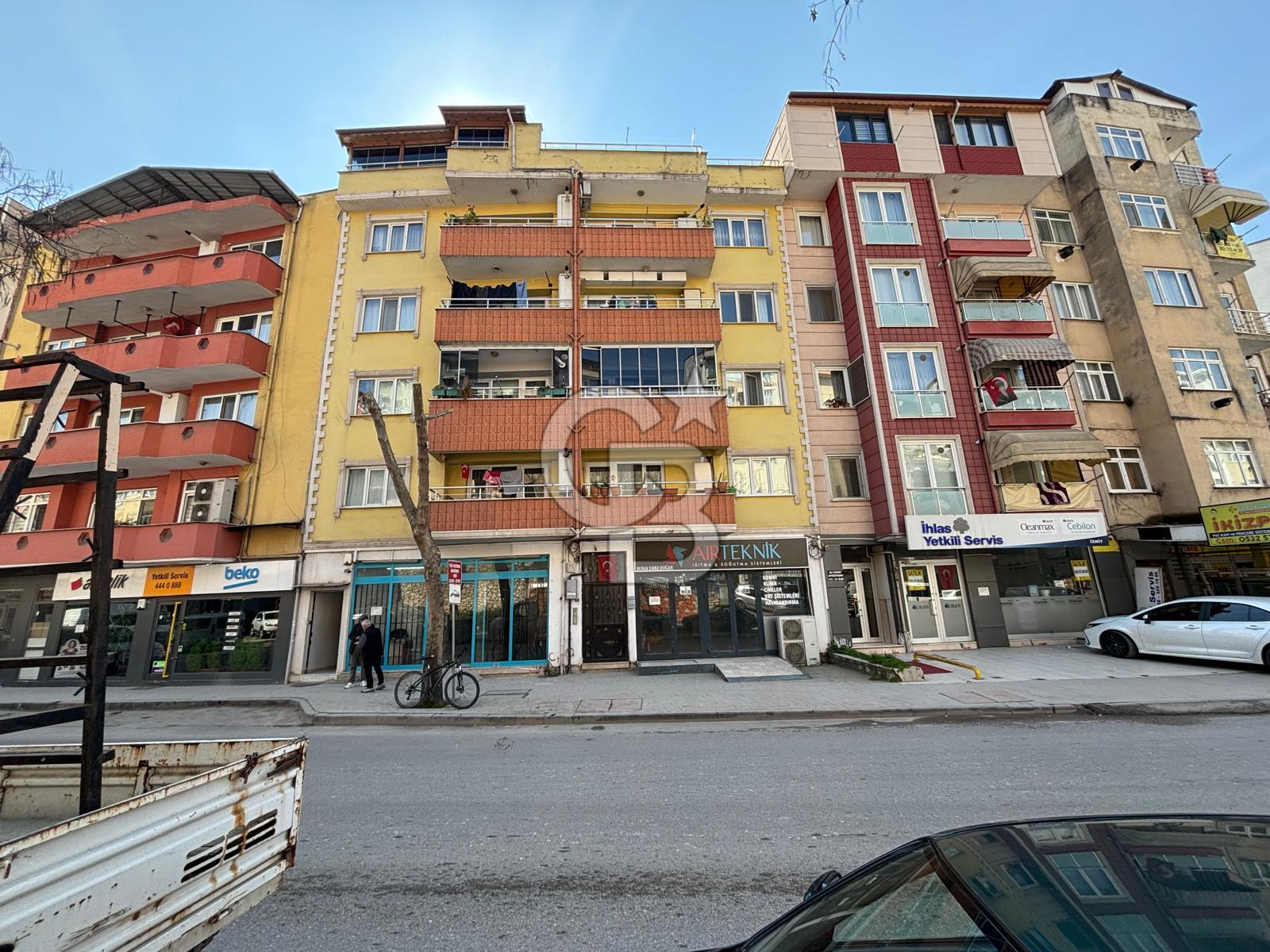 İZMİT TURAN GÜNEŞ CADDESİ ÜZERİ 4+1 UYGUN FİYATLI SATILIK DAİRE