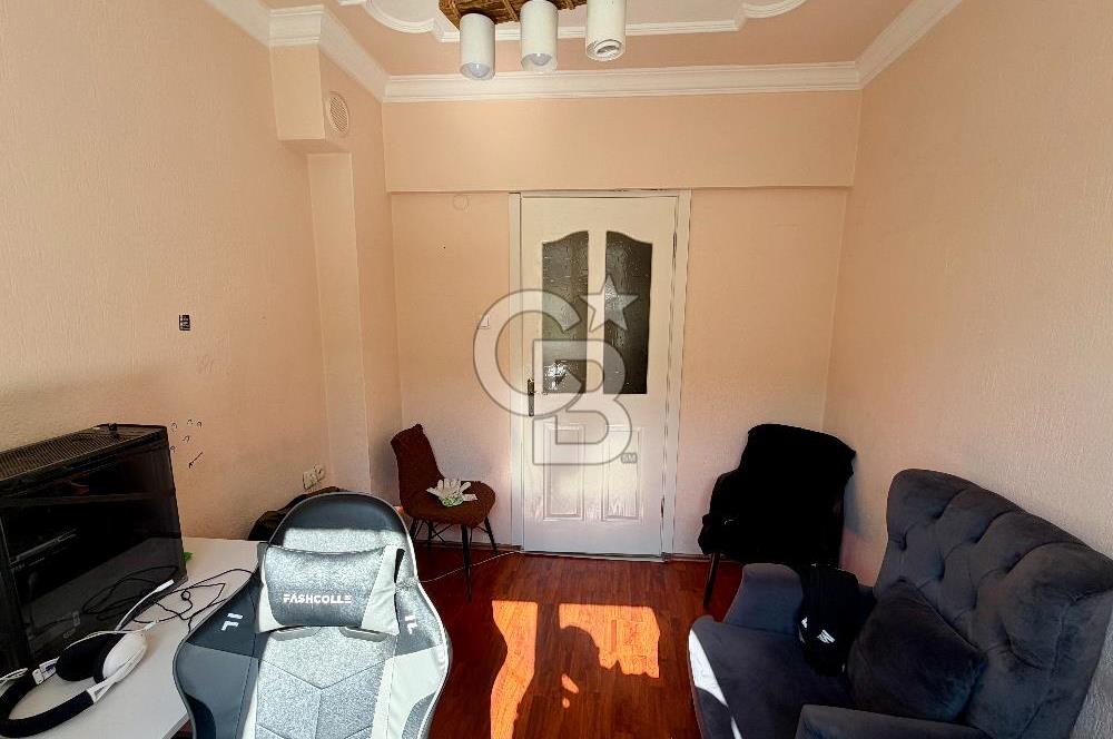 İZMİR BORNOVA YEŞİLOVA' DA SATILIK ARA KAT FERAH 3+1 DAİRE