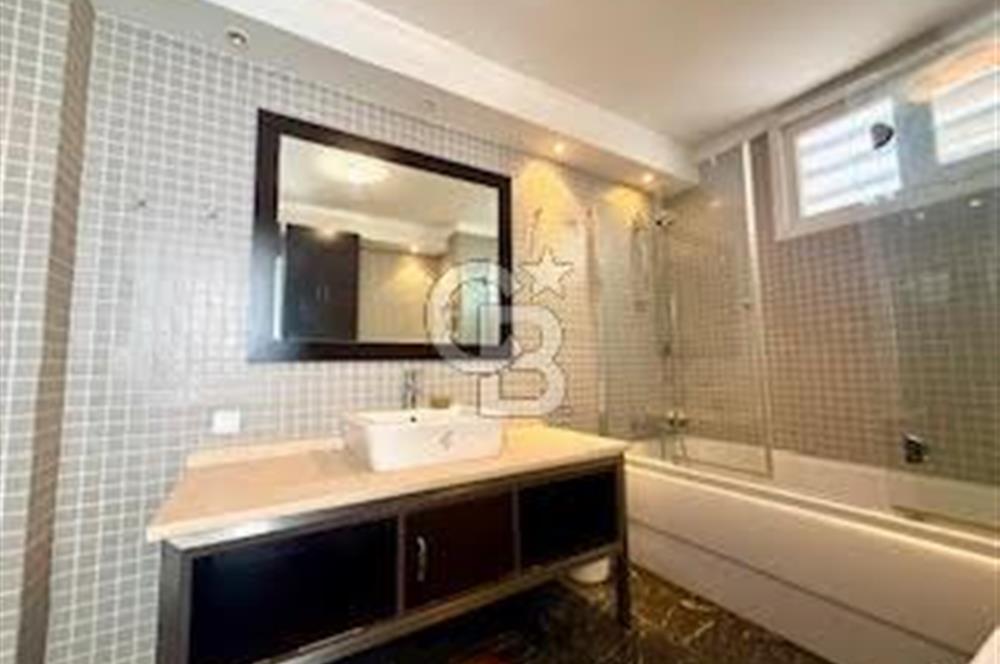 CİHANGİR MERKEZDE DENİZ MANZARALI BALKONLU KİRALIK GENİŞ DAİRE