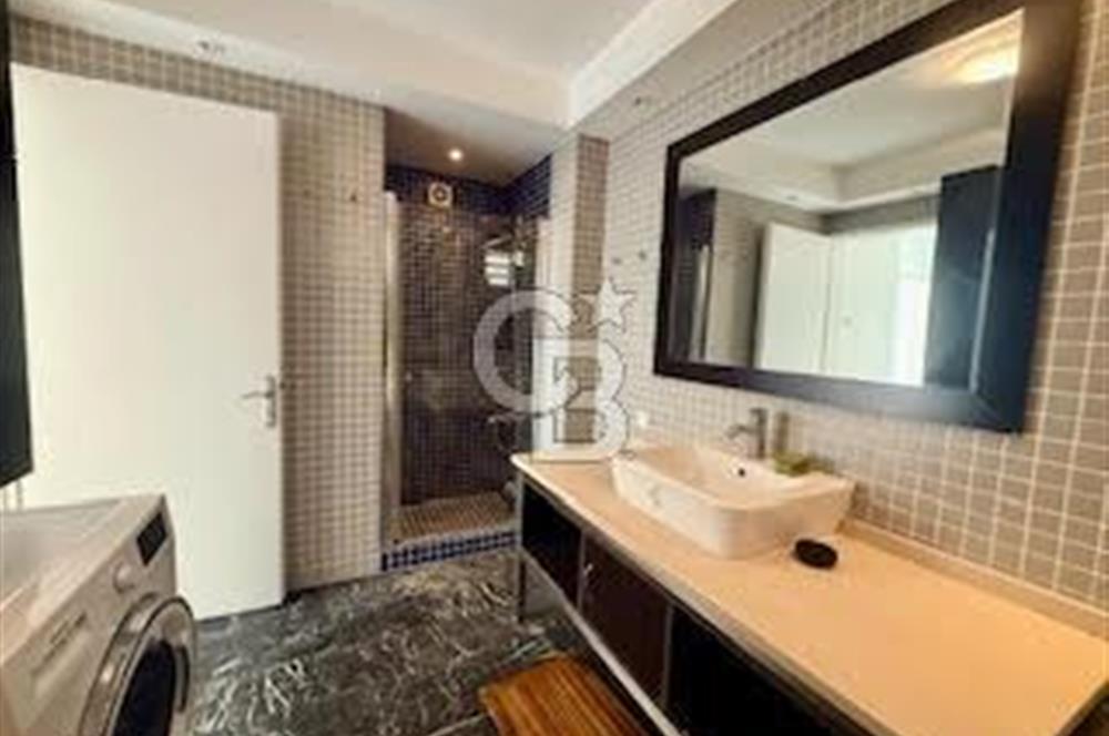 CİHANGİR MERKEZDE DENİZ MANZARALI BALKONLU KİRALIK GENİŞ DAİRE