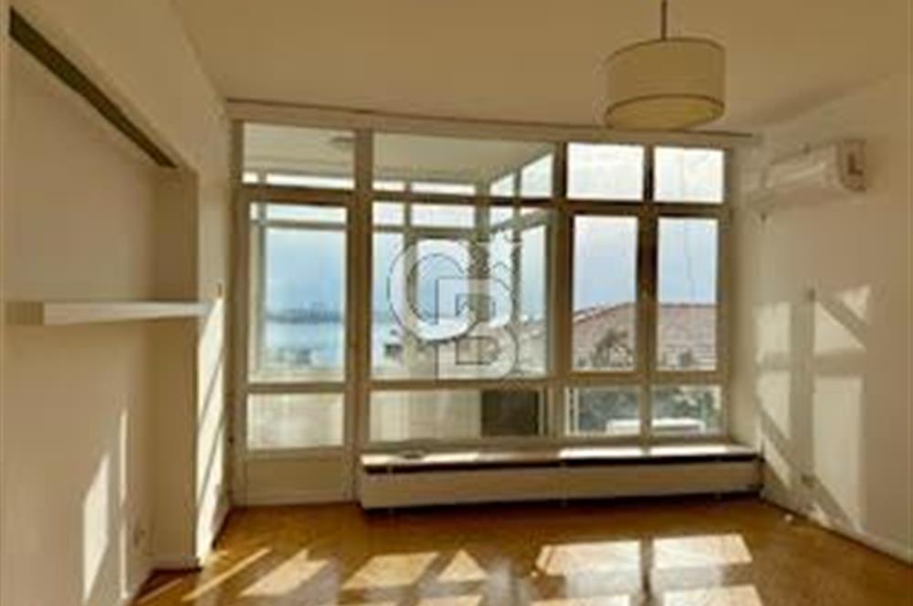 CİHANGİR MERKEZDE DENİZ MANZARALI BALKONLU KİRALIK GENİŞ DAİRE