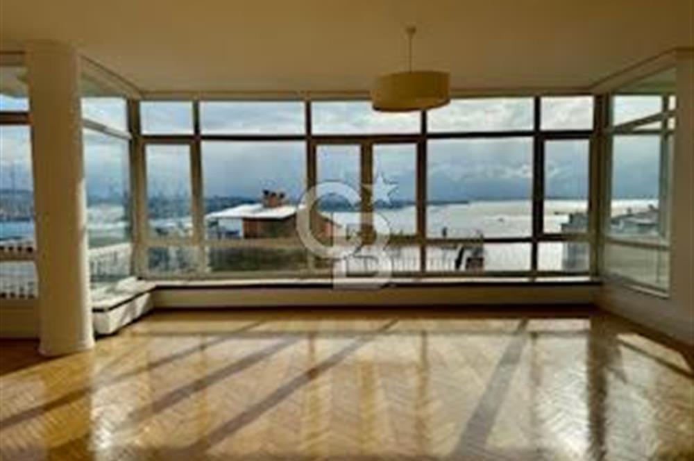 CİHANGİR MERKEZDE DENİZ MANZARALI BALKONLU KİRALIK GENİŞ DAİRE