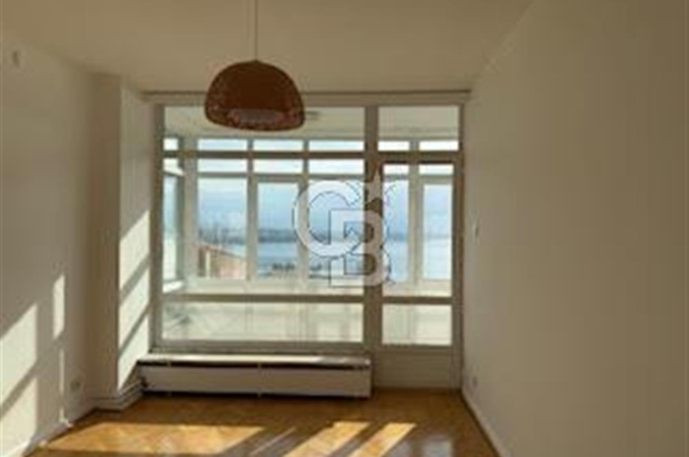 CİHANGİR MERKEZDE DENİZ MANZARALI BALKONLU KİRALIK GENİŞ DAİRE