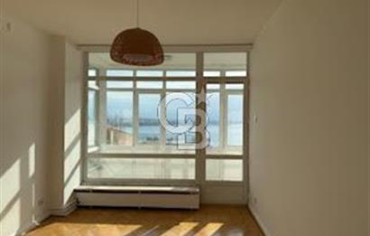 CİHANGİR MERKEZDE DENİZ MANZARALI BALKONLU KİRALIK GENİŞ DAİRE