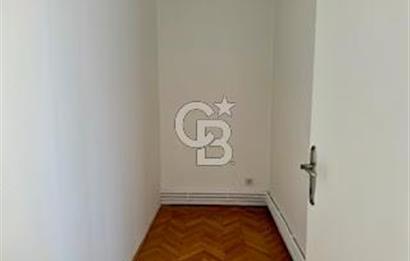 CİHANGİR MERKEZDE DENİZ MANZARALI BALKONLU KİRALIK GENİŞ DAİRE