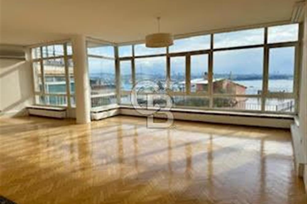 CİHANGİR MERKEZDE DENİZ MANZARALI BALKONLU KİRALIK GENİŞ DAİRE