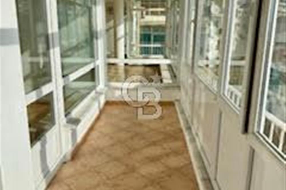 CİHANGİR MERKEZDE DENİZ MANZARALI BALKONLU KİRALIK GENİŞ DAİRE