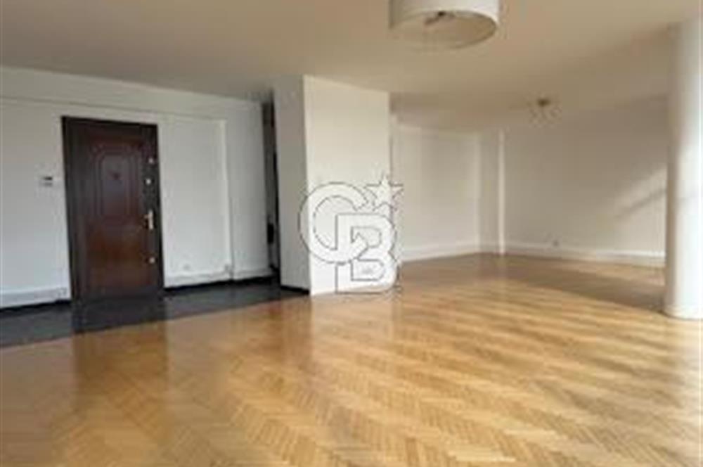 CİHANGİR MERKEZDE DENİZ MANZARALI BALKONLU KİRALIK GENİŞ DAİRE