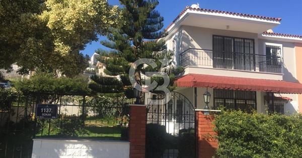 ÇEŞME'DE DENİZE YÜRÜME MESAFESİNDE SATILIK VİLLA - 342488