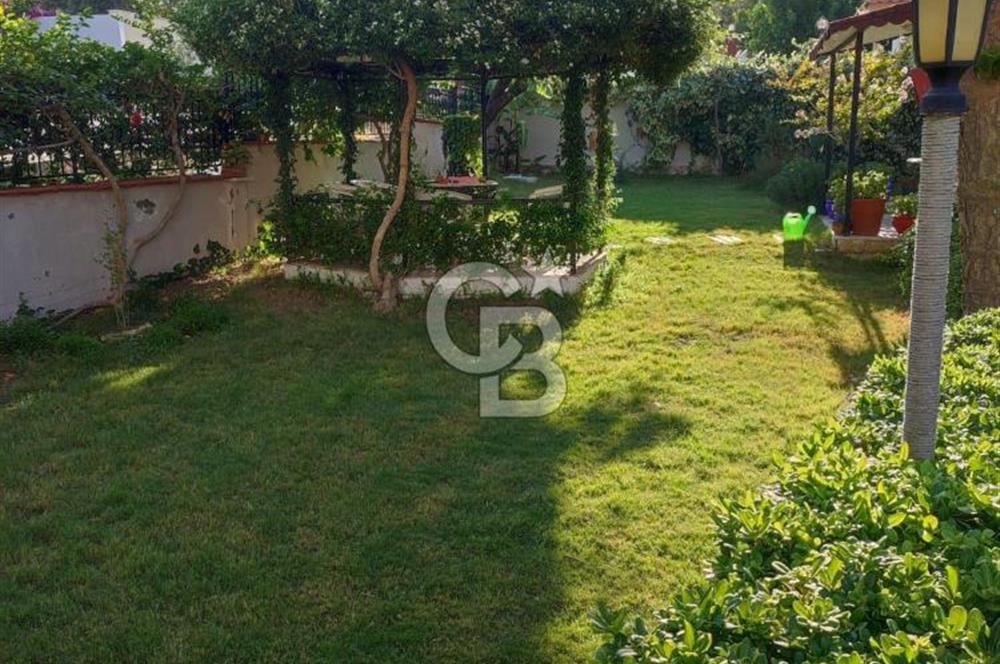 ÇEŞME'DE DENİZE YÜRÜME MESAFESİNDE SATILIK VİLLA 