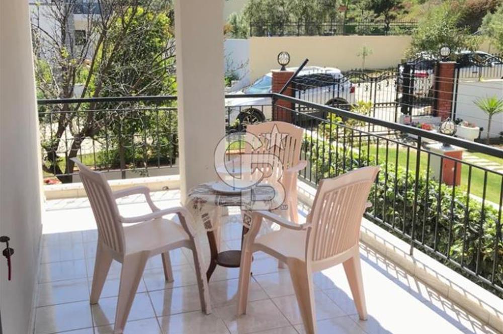 ÇEŞME'DE DENİZE YÜRÜME MESAFESİNDE SATILIK VİLLA 