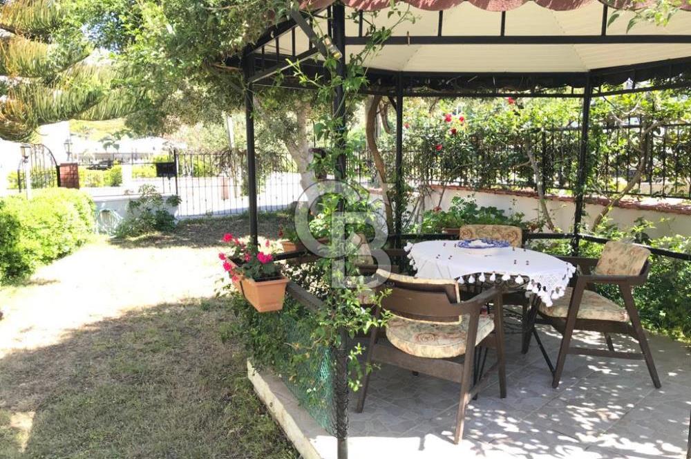 ÇEŞME'DE DENİZE YÜRÜME MESAFESİNDE SATILIK VİLLA 