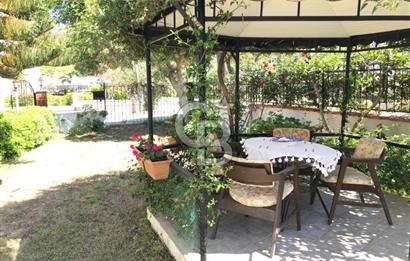 ÇEŞME'DE DENİZE YÜRÜME MESAFESİNDE SATILIK VİLLA 