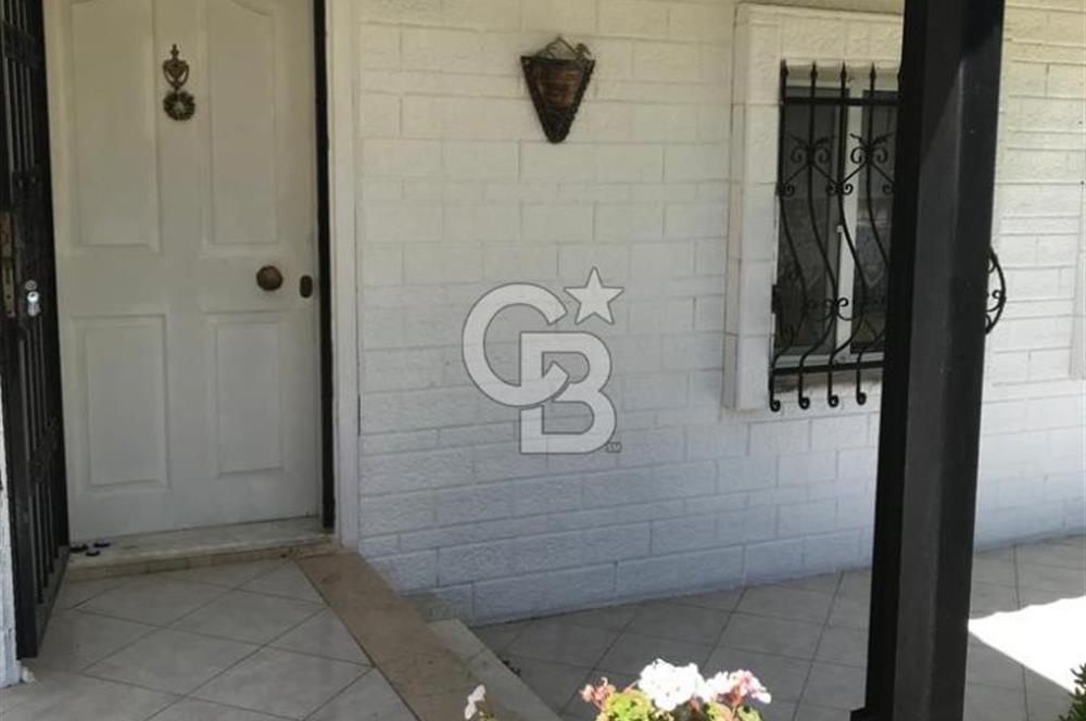 ÇEŞME'DE DENİZE YÜRÜME MESAFESİNDE SATILIK VİLLA 