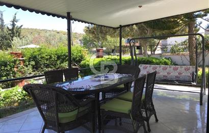 ÇEŞME'DE DENİZE YÜRÜME MESAFESİNDE SATILIK VİLLA 