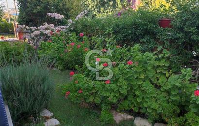 ÇEŞME'DE DENİZE YÜRÜME MESAFESİNDE SATILIK VİLLA 