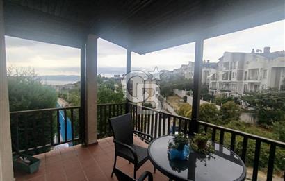 DEĞİRMENDERE'DE DENİZ MANZARALI SATILIK TRİPLEKS VİLLA