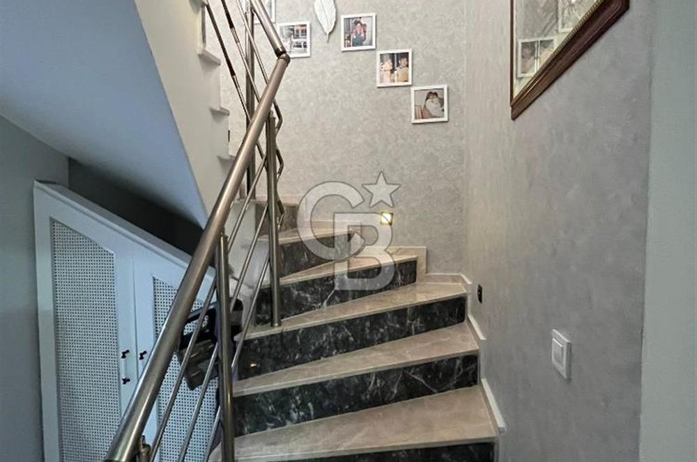 Karşıyaka Cumhuriyet'te Satılık 3+1 Çatı Dubleks Daire