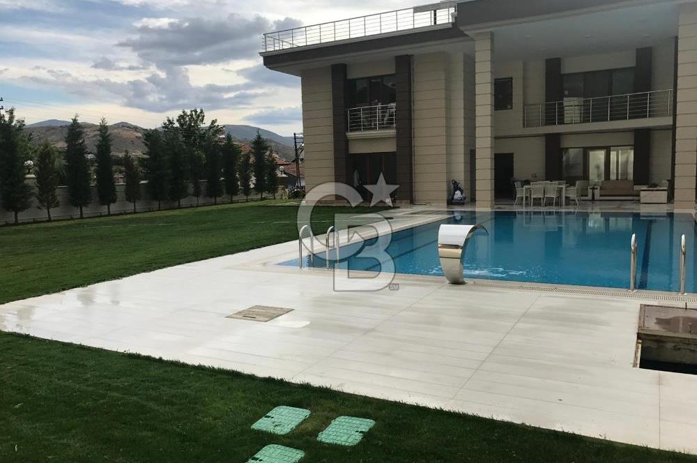 COLDWELL BANKER'dn HAYALLERİN ÖTESİNDE SATILIK TRİPLEKS MALİKÂNE