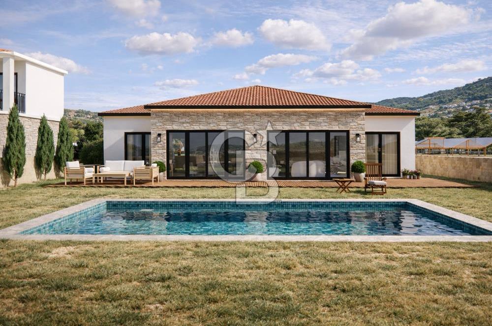 Çeşme Reisdere'de Deniz Manzaralı 2 Villa + Sera İzinli