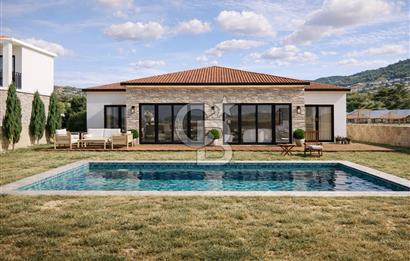 Çeşme Reisdere'de Deniz Manzaralı 2 Villa + Sera İzinli