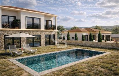 Çeşme Reisdere'de Deniz Manzaralı 2 Villa + Sera İzinli