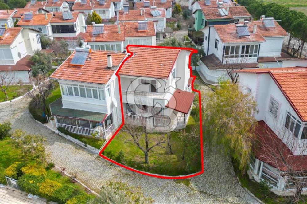 Doktorlar ve İşadamları Sitesi'nde Satılık Eşyalı Villa