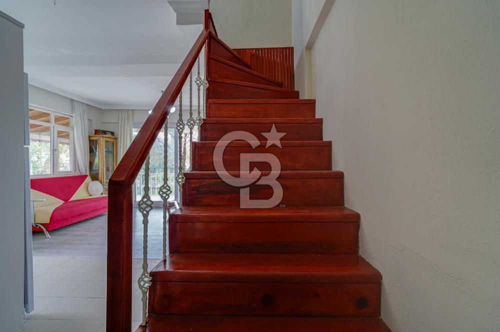 Doktorlar ve İşadamları Sitesi'nde Satılık Eşyalı Villa