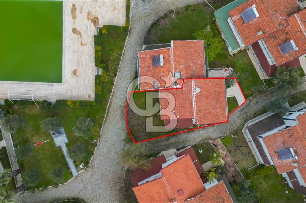 Doktorlar ve İşadamları Sitesi'nde Satılık Eşyalı Villa