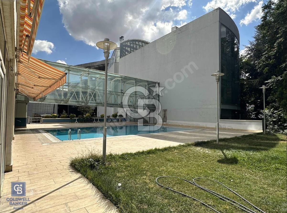 ÇUKURAMBAR DA HAVUZ VE PEYZAJ MANZARALI KDVLİ KİRALIK OFİS