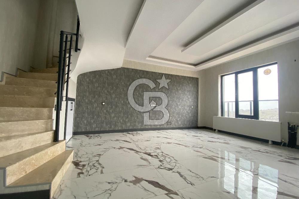 İncek'te 2+1 Satılık Vadi Manzaralı Dubleks Daire