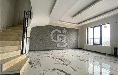 İncek'te 2+1 Satılık Vadi Manzaralı Dubleks Daire