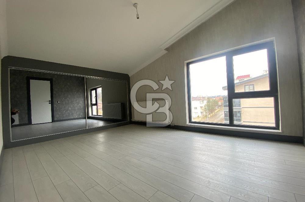 İncek'te 2+1 Satılık Vadi Manzaralı Dubleks Daire