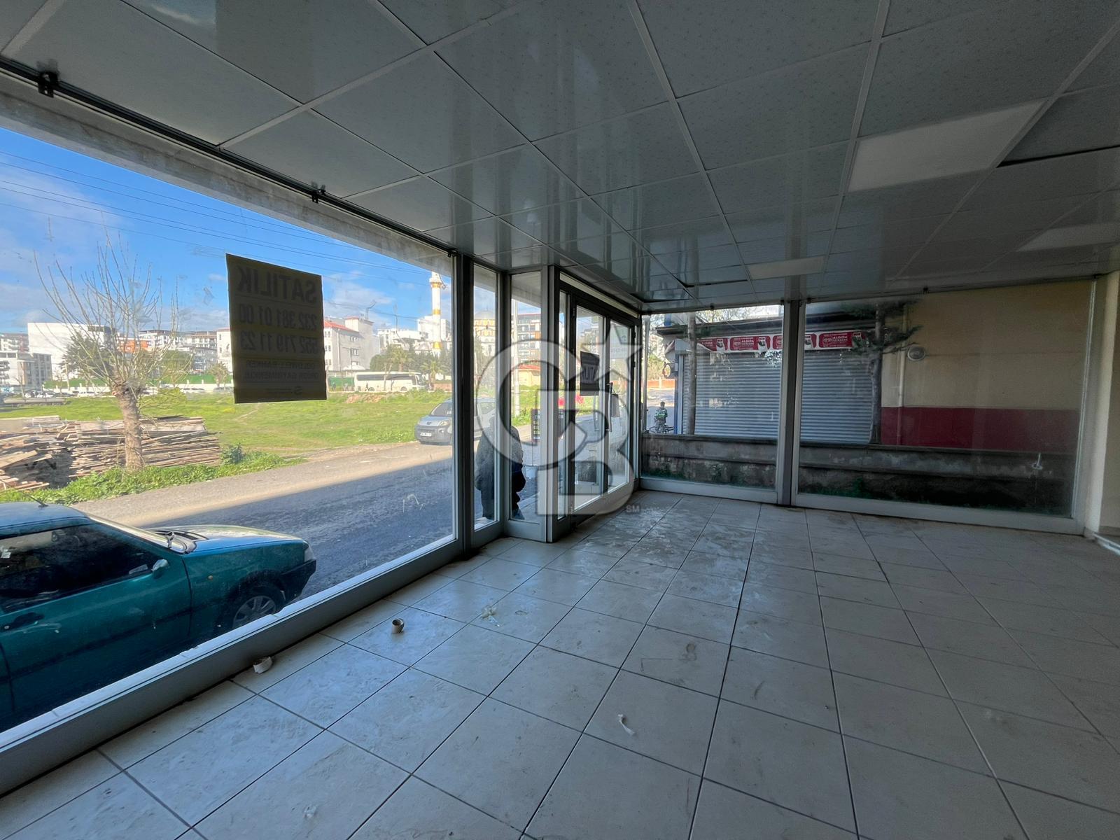 MENEMEN UĞUR MUMCU'DA İŞLEK KONUMDA SATILIK 130 m² DÜKKAN