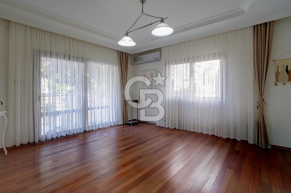 URLA ÇEŞMEALTIN'DA SATILIK 4+1 VİLLA 