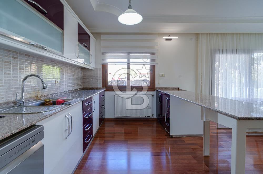 URLA ÇEŞMEALTIN'DA SATILIK 4+1 VİLLA 