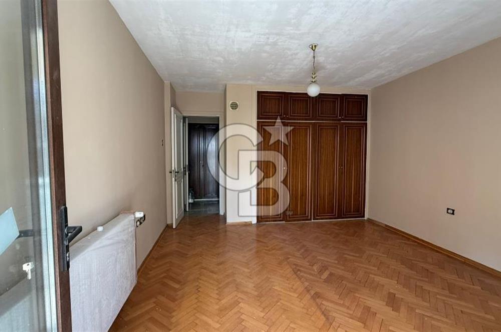 Smyrna'dan Cadde Üzeri Kiralık 4+1 Daire