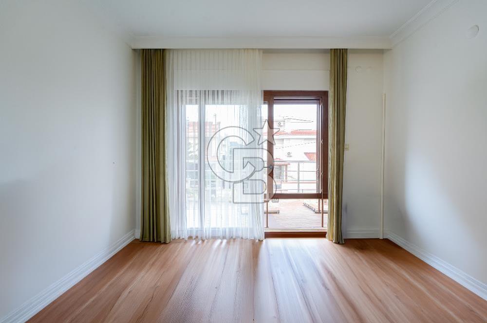 URLA ÇEŞMEALTIN'DA SATILIK 4+1 VİLLA 