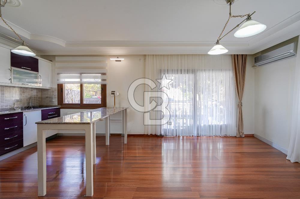 URLA ÇEŞMEALTIN'DA SATILIK 4+1 VİLLA 