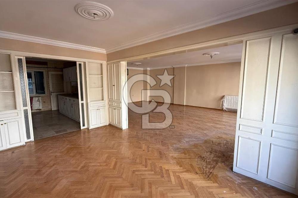 Smyrna'dan Cadde Üzeri Kiralık 4+1 Daire