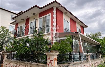 GÖLCÜK'TE MERKEZİ KONUMDA DENİZE ÇOK YAKIN SATILIK MÜSTAKİL EV