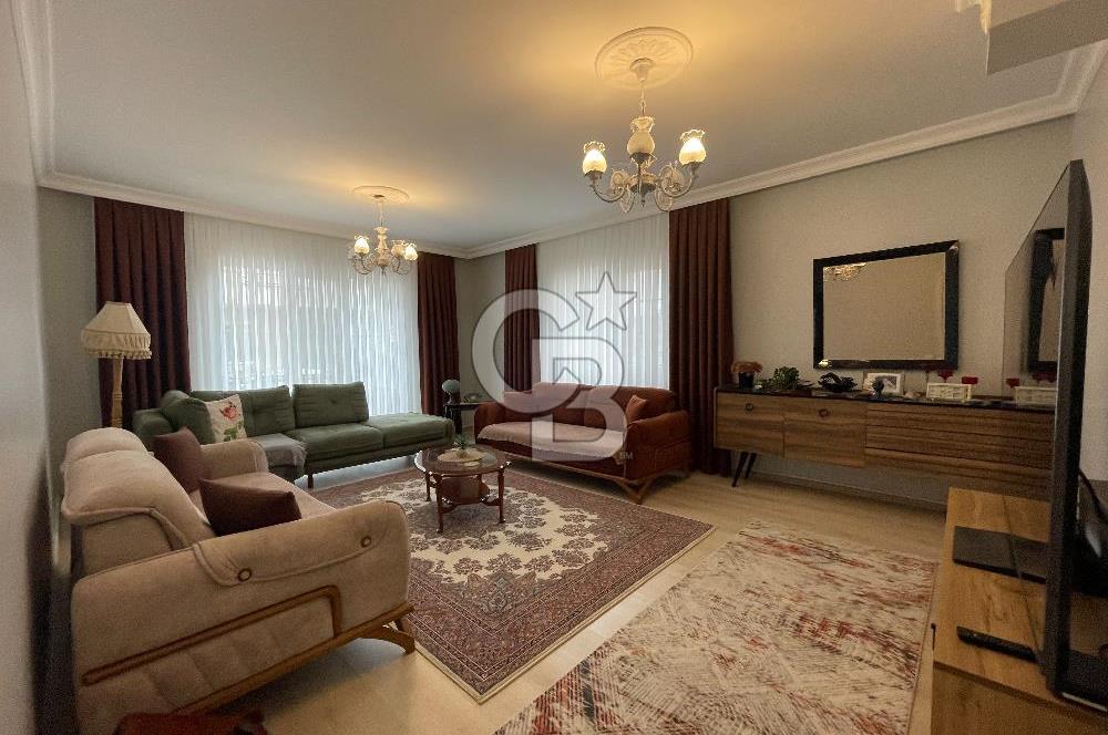 GÖLCÜK'TE MERKEZİ KONUMDA DENİZE ÇOK YAKIN SATILIK MÜSTAKİL EV