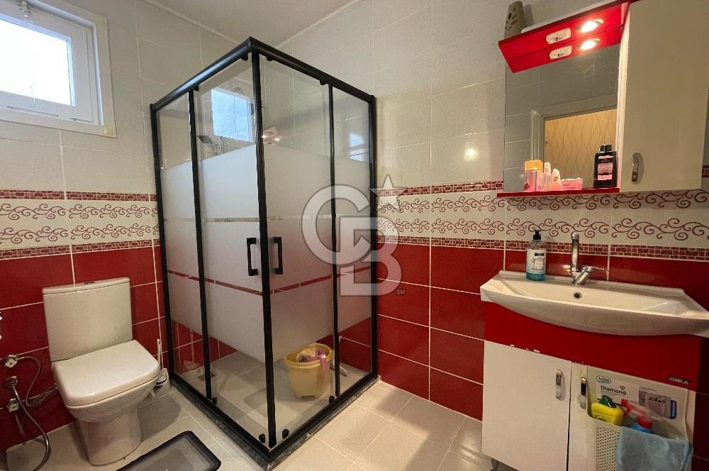 GÖLCÜK'TE MERKEZİ KONUMDA DENİZE ÇOK YAKIN SATILIK MÜSTAKİL EV